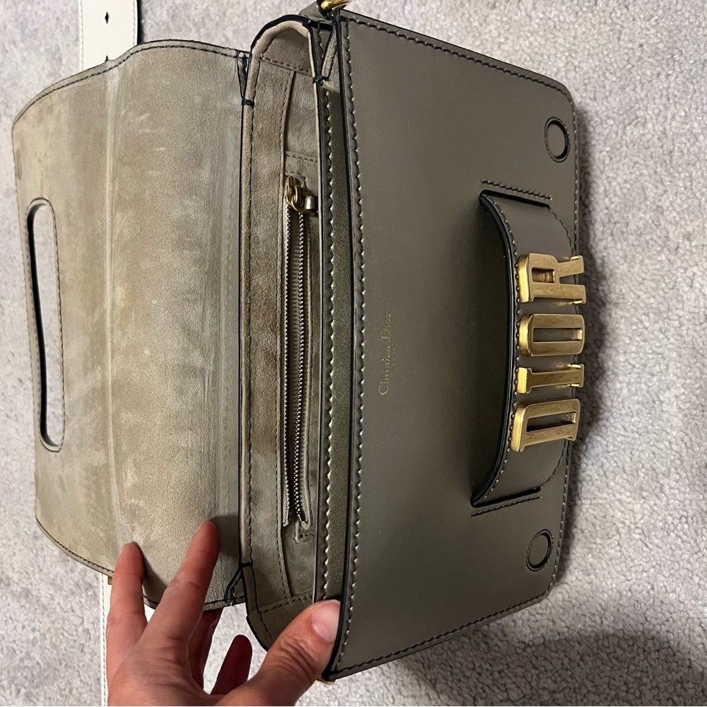 Christian Dior J'Adior Dio(r)evolution
Crossbody Bag - Picture 4 of 6
